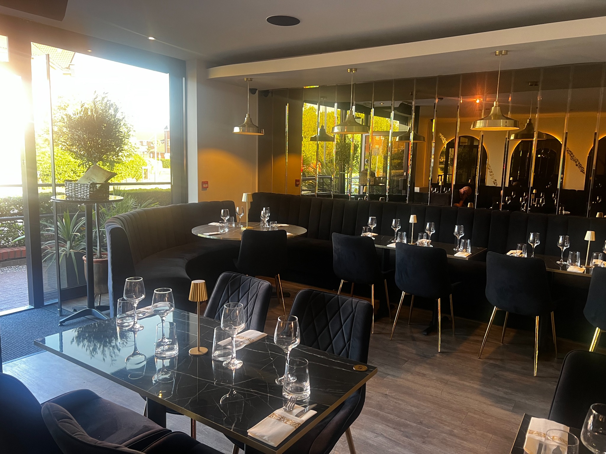 The elegant private dining room at AL PORTESIN
